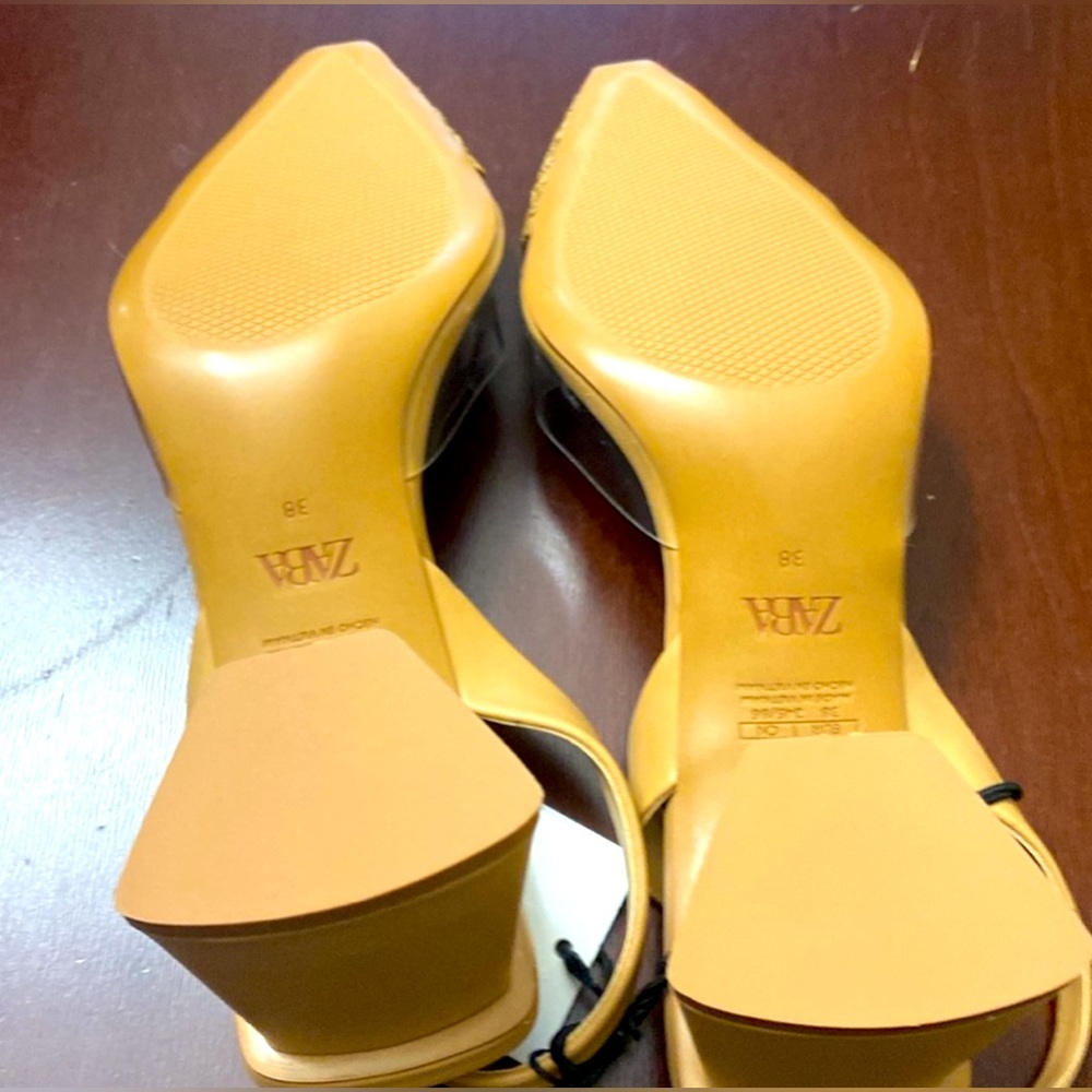 Block heel Viny. Toe Slingbacks.
